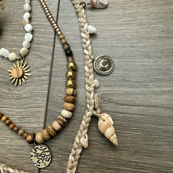 NWT Free People & Ariana Ost River Layer Necklace in Gold and Cream - Picture 10 of 12